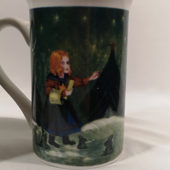 Set of Two Winter Themes Coffee or Tea Mugs in Excellent Condition, 4.5" Tall - Picture 4 of 6